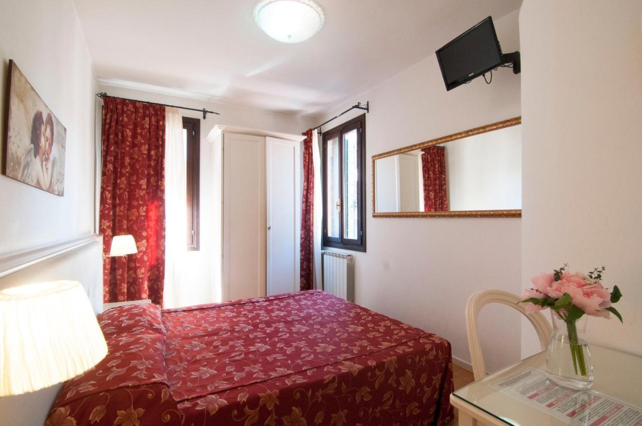Albergo Ai Tolentini Венеция Екстериор снимка